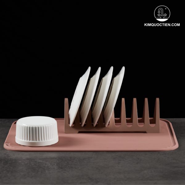 Bộ kệ úp bát đĩa MALLOCA MNA-0033 được trang bị tấm silicone chống thấm, chống dính giúp dễ dàng vệ sinh