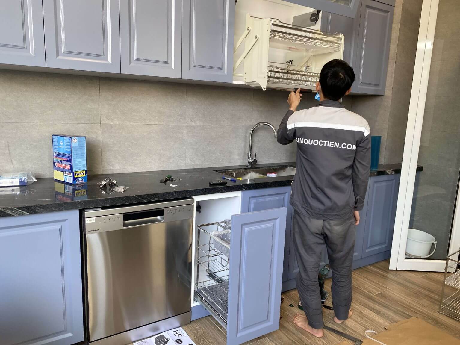 đội kĩ thuật của Kim Quốc Tiến