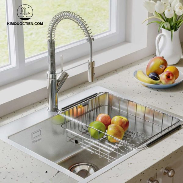Các góc bên trong lòng chậu được thiết kế uốn lượn, bo tròn, giúp bạn dễ dàng vệ sinh sau khi sử dụng