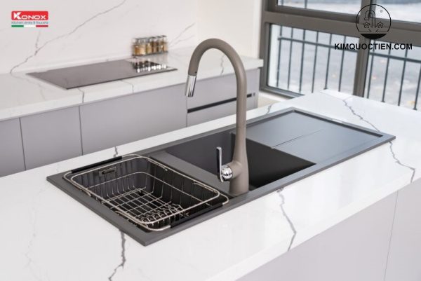 Chậu rửa chén tích hợp bàn chờ lắp âm hạn chế nước văng ra ngoài