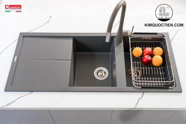 Bề mặt chậu rửa nhẵn mịn, góc cạnh được mài, đảm bảo an toàn tối đa khi sử dụng