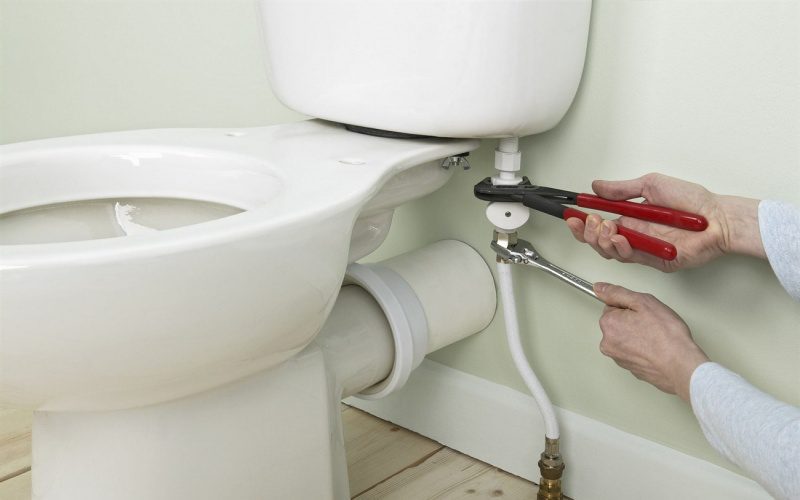 Cách lắp bồn cầu liền khối tại nhà đơn giản