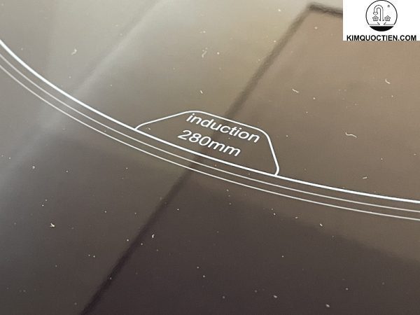 Bếp có 2 vùng nấu, mỗi vùng nấu lớn nhất có đường kính 280 mm