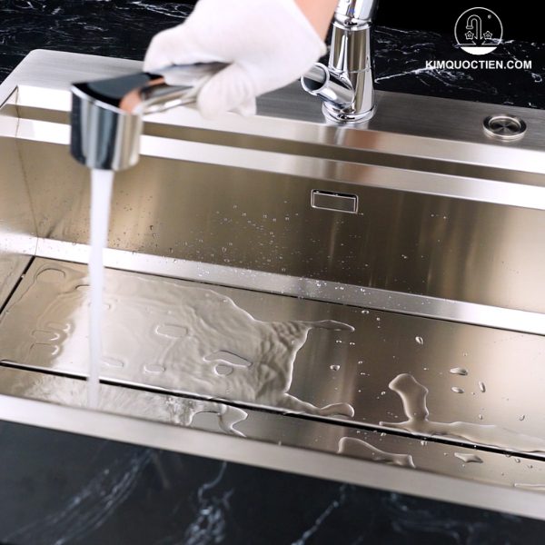 Thiết kế đầu vòi dạng bo tròn có khả năng tạo bọt mịn giúp hạn chế tình trạng nước bắn ra ngoài khi sử dụng